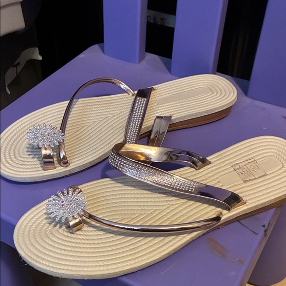 Shoes - Women’s Rhinestone Toe-Ring Flat Sandals - Cream/Silver